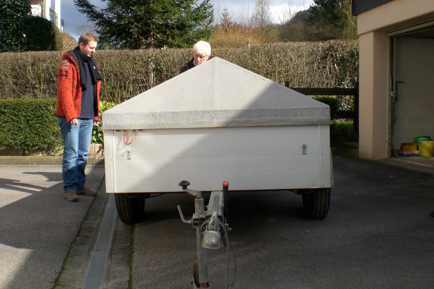 Anhänger mit Abdeckung