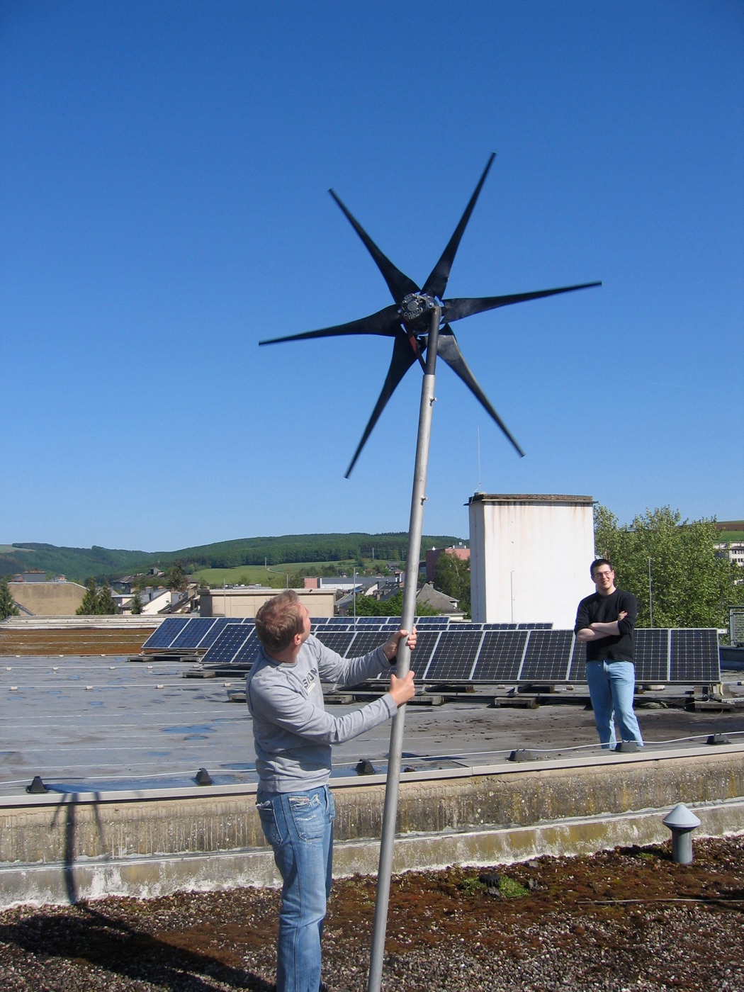 Rotor vor blauem Himmel