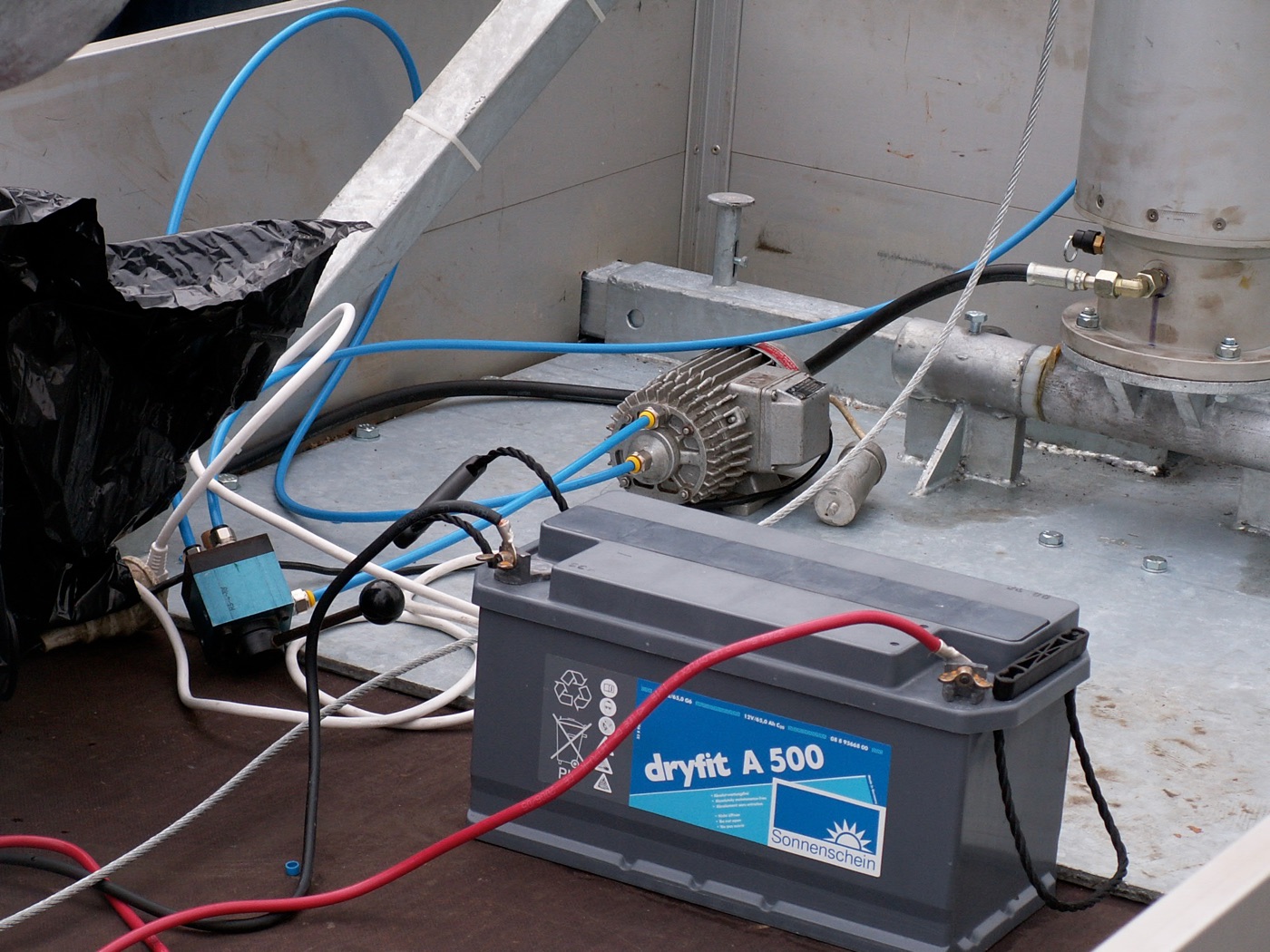 Batterie und Laderegler